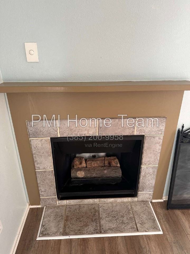 424 N Center St #204 - Photo 2 of 9
