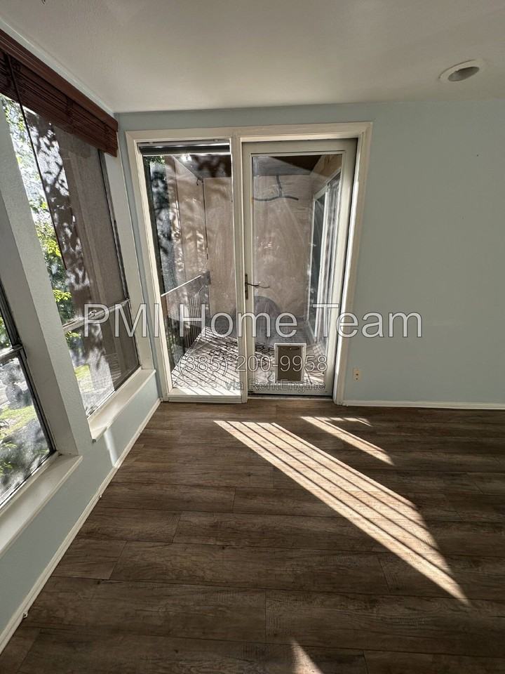 424 N Center St #204 - Photo 3 of 9