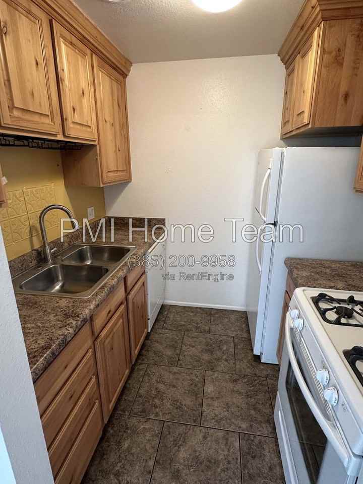 424 N Center St #204 - Photo 5 of 9