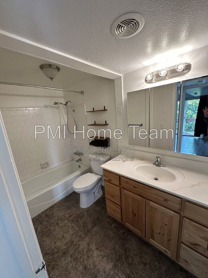 424 N Center St #204 - Photo 6 of 9