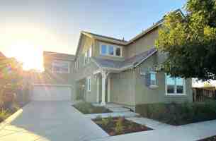 featured image of 3831 Comstock Pl