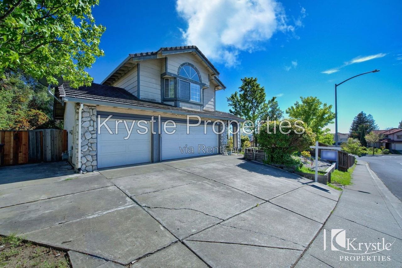 349 Newcastle Dr - Photo 2 of 13