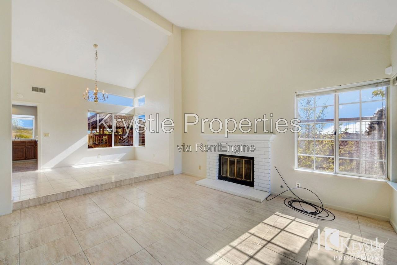 349 Newcastle Dr - Photo 3 of 13