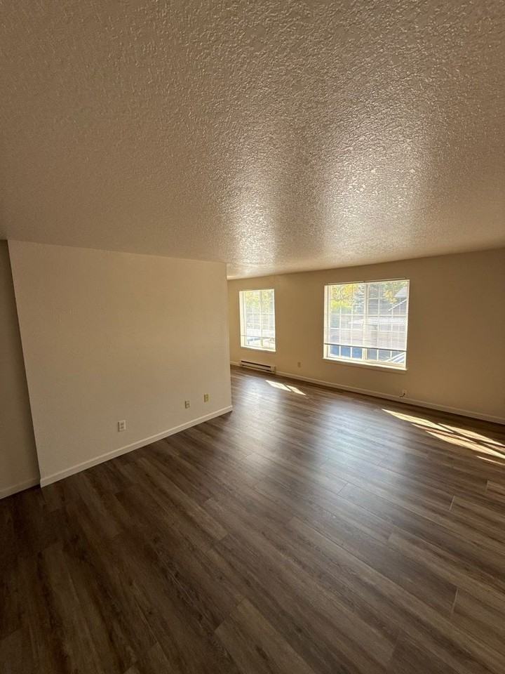 1008 Boedies Dr - Photo 3 of 12