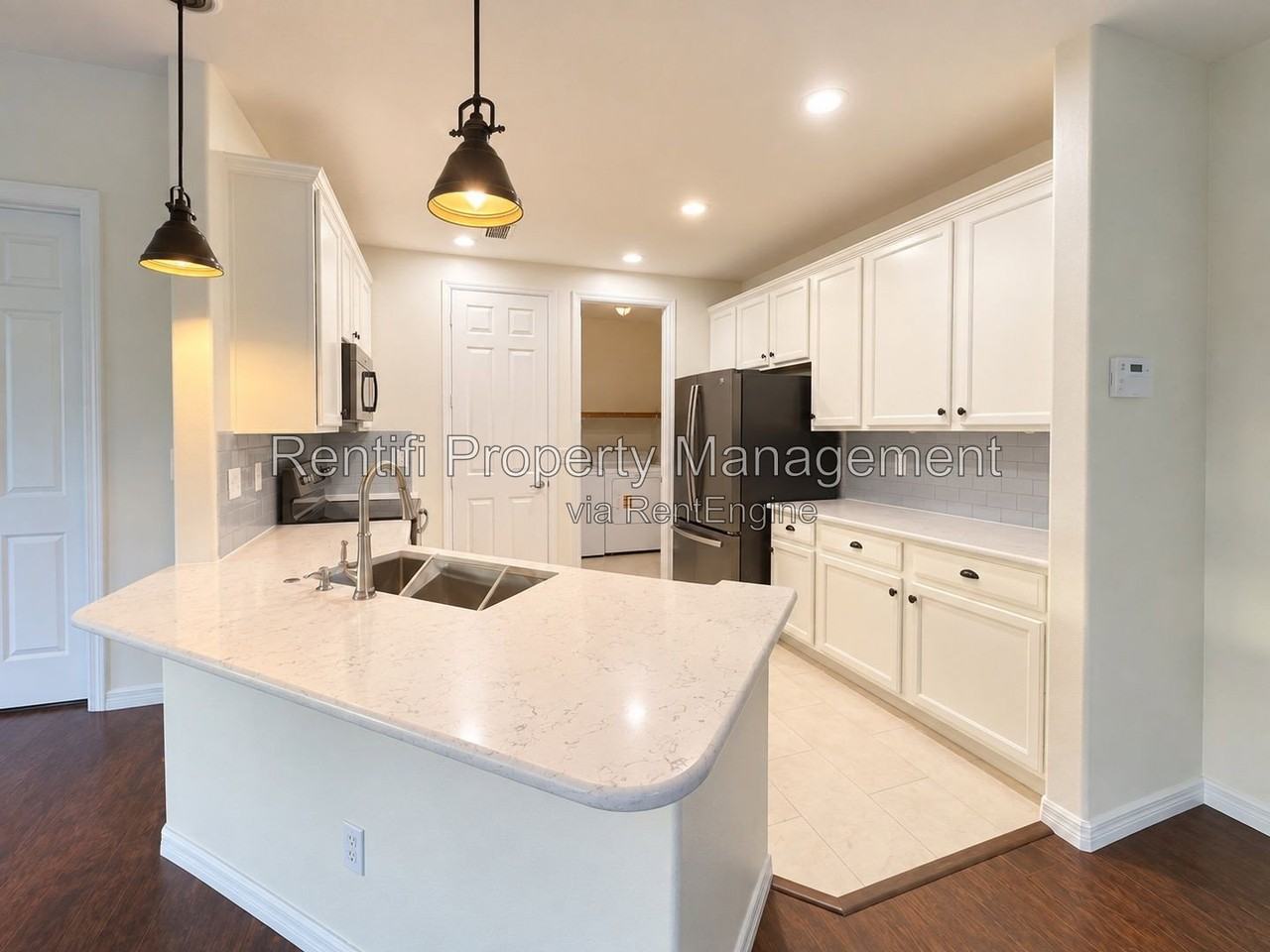 304 Harry Ave N - Photo 4 of 15