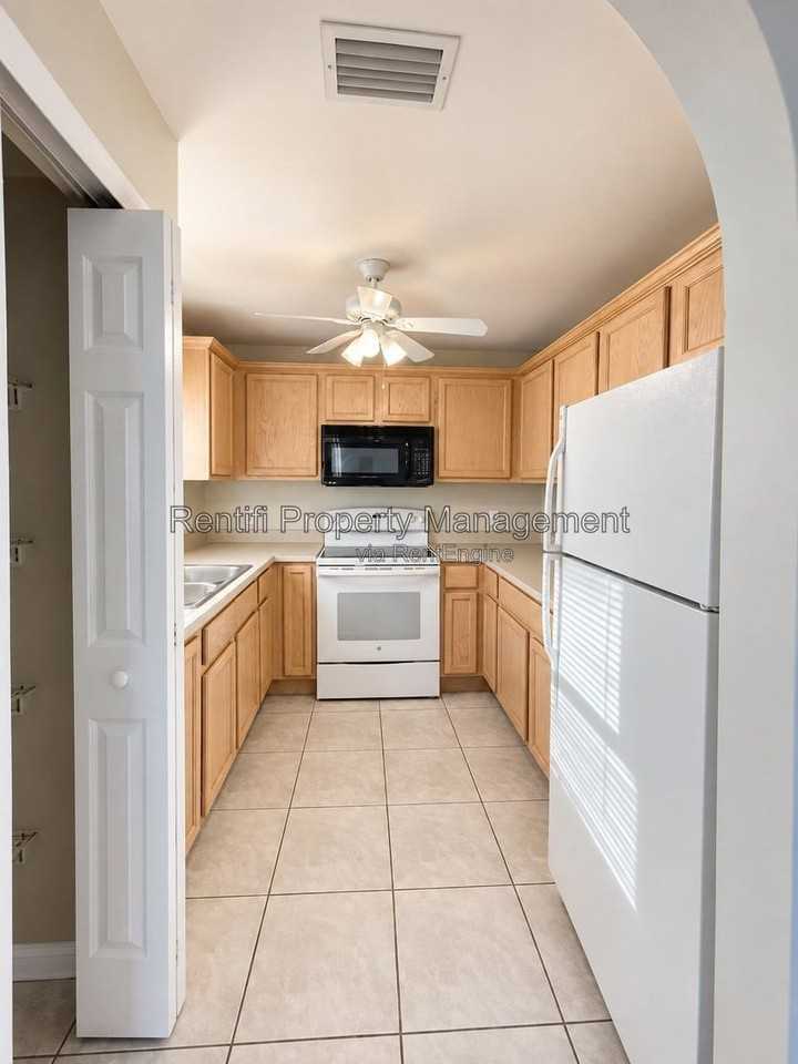 12329 1st St - Photo 4 of 10
