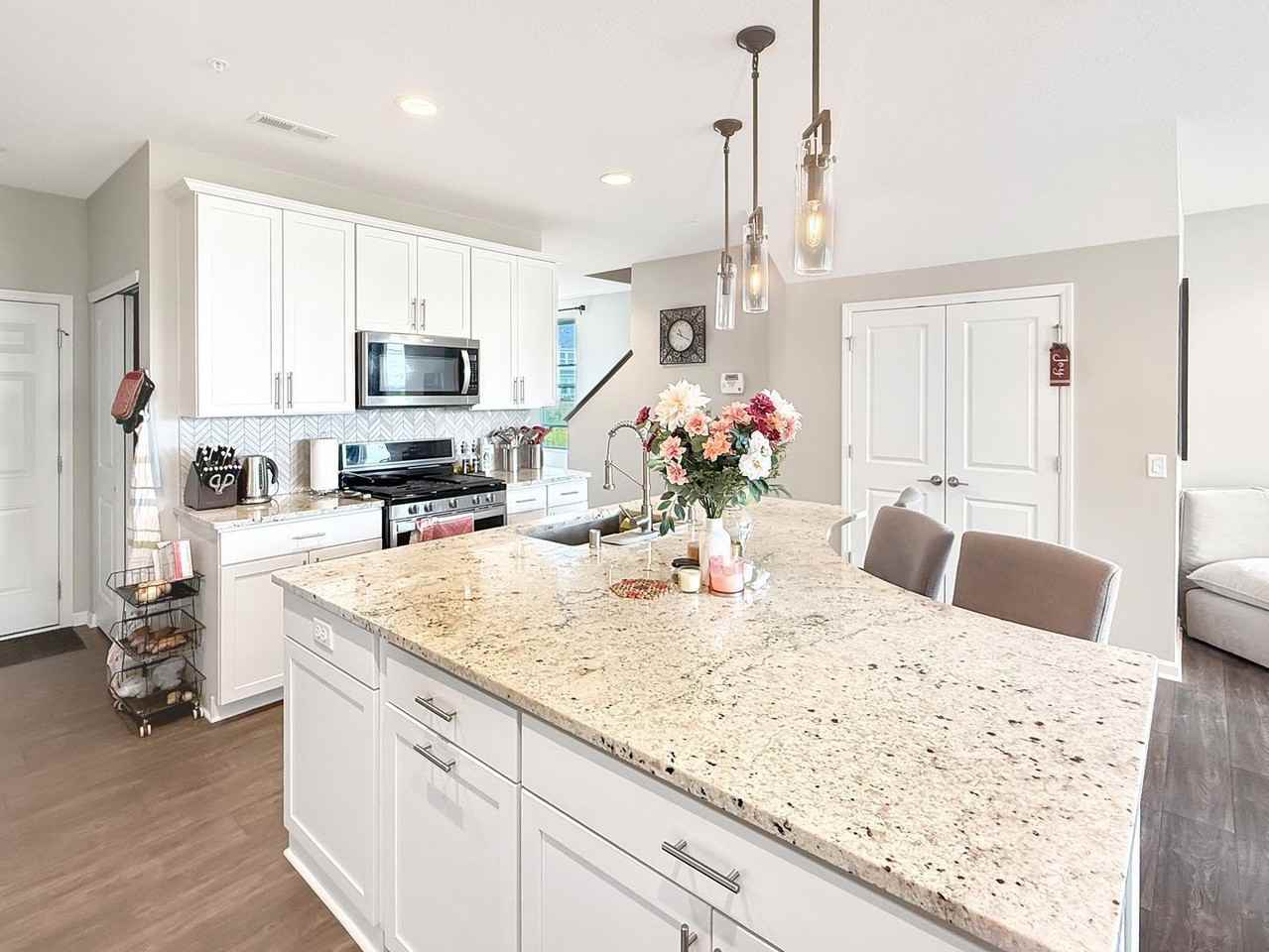 710 Wildflower Ln - Photo 5 of 17