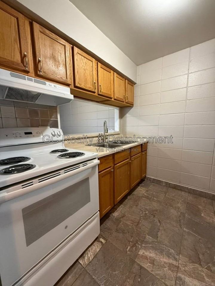 233 Uteg St #5 - Photo 5 of 15