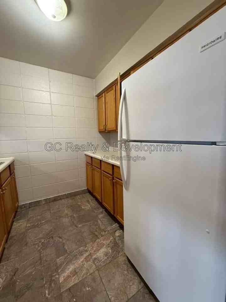 233 Uteg St #5 - Photo 6 of 15
