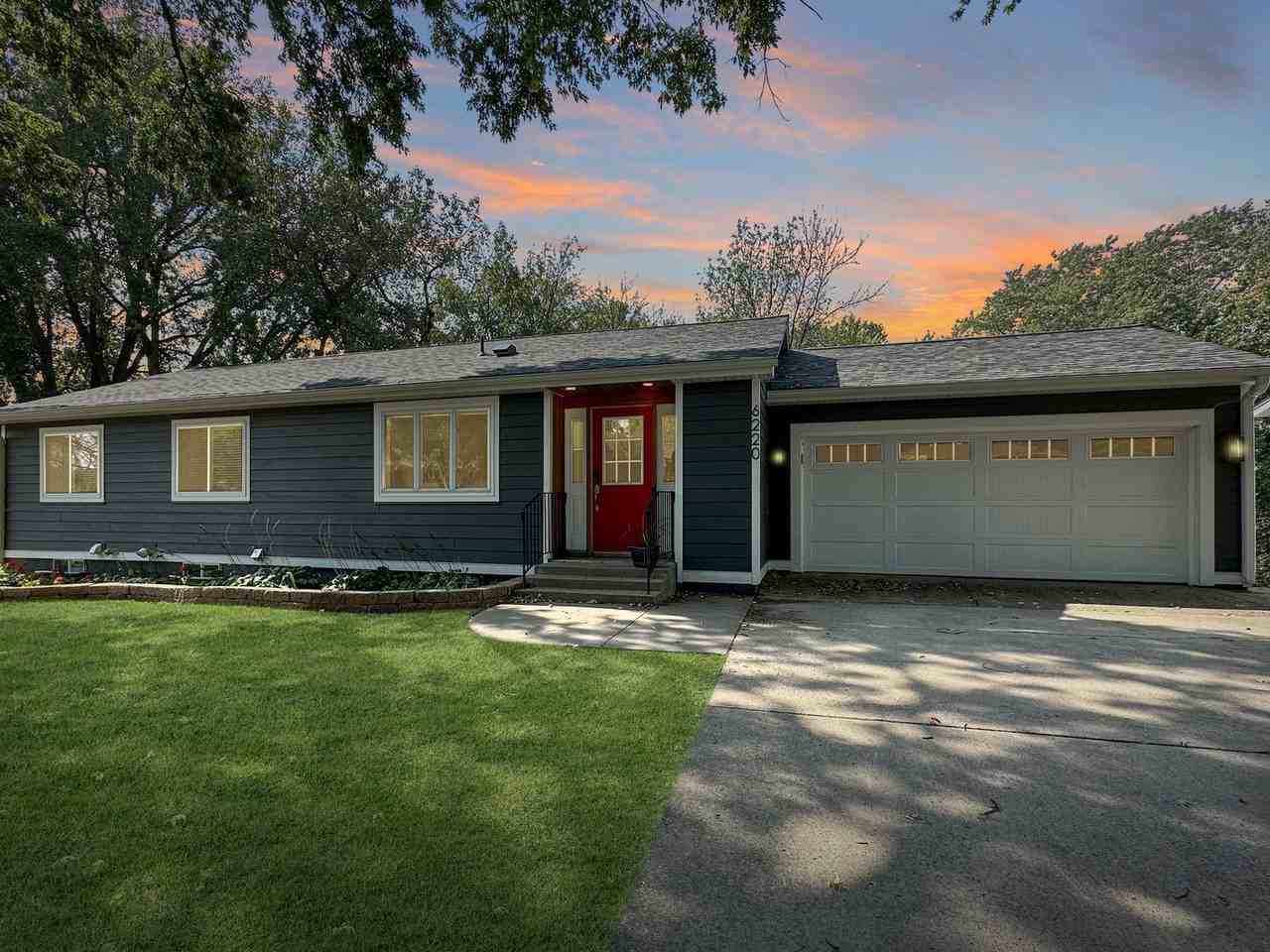 6220 Hansen Rd - Photo 2 of 33