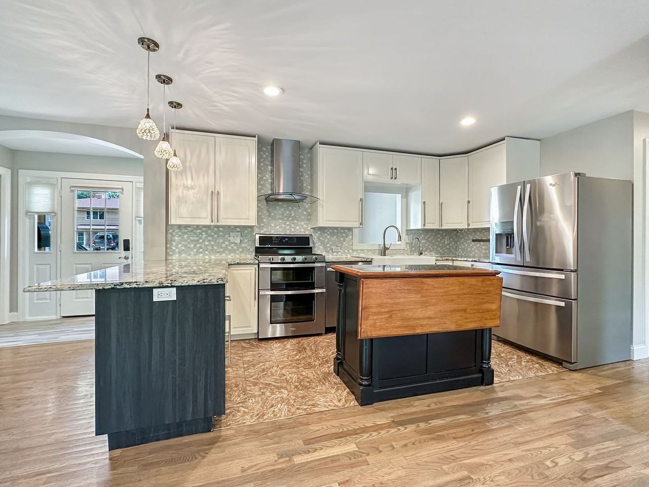 6220 Hansen Rd - Photo 4 of 33