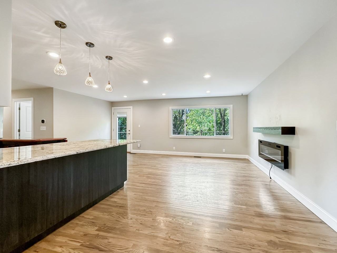 6220 Hansen Rd - Photo 5 of 33