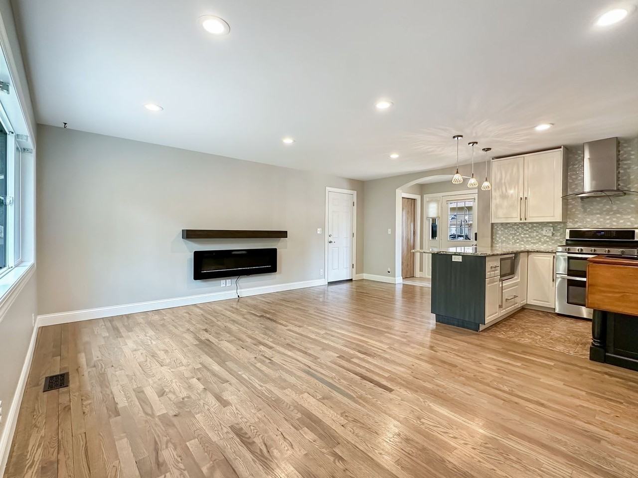 6220 Hansen Rd - Photo 6 of 33
