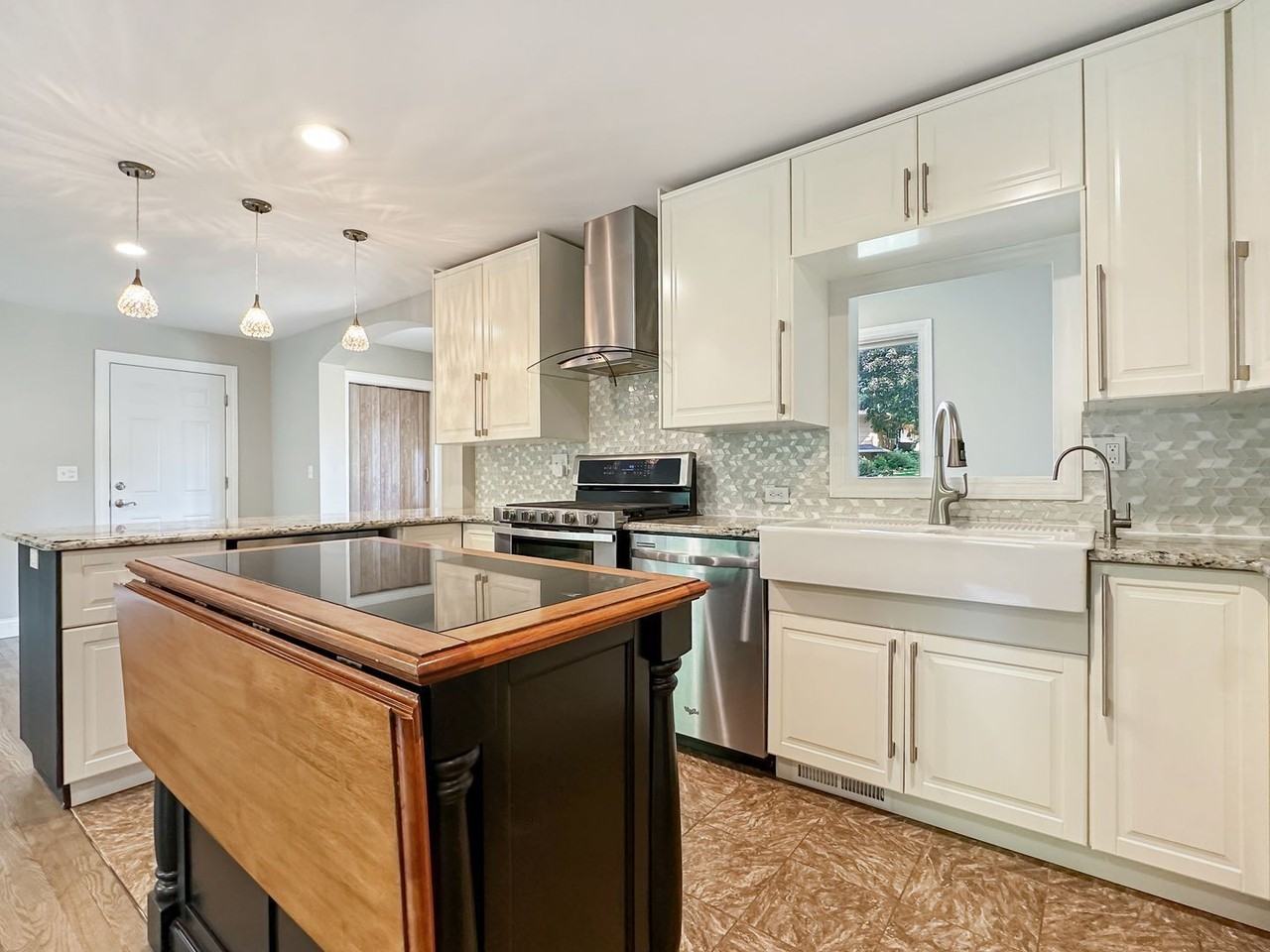 6220 Hansen Rd - Photo 7 of 33
