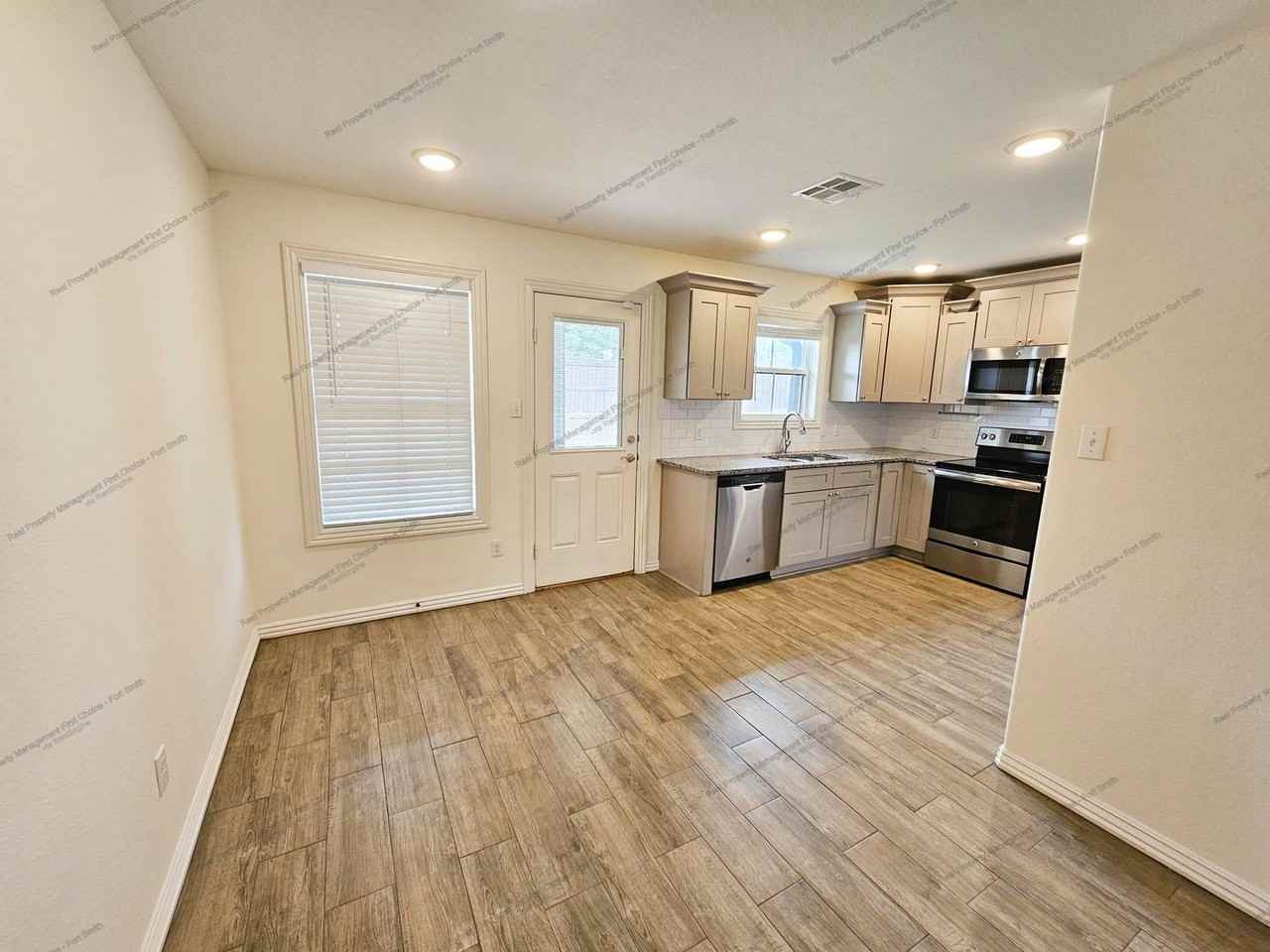 6614 Leightyn Ln - Photo 4 of 17