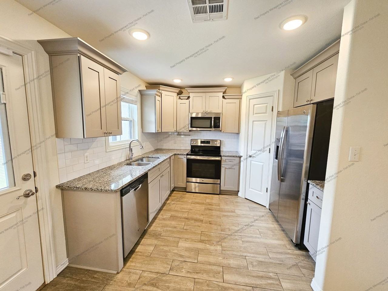 6614 Leightyn Ln - Photo 5 of 17