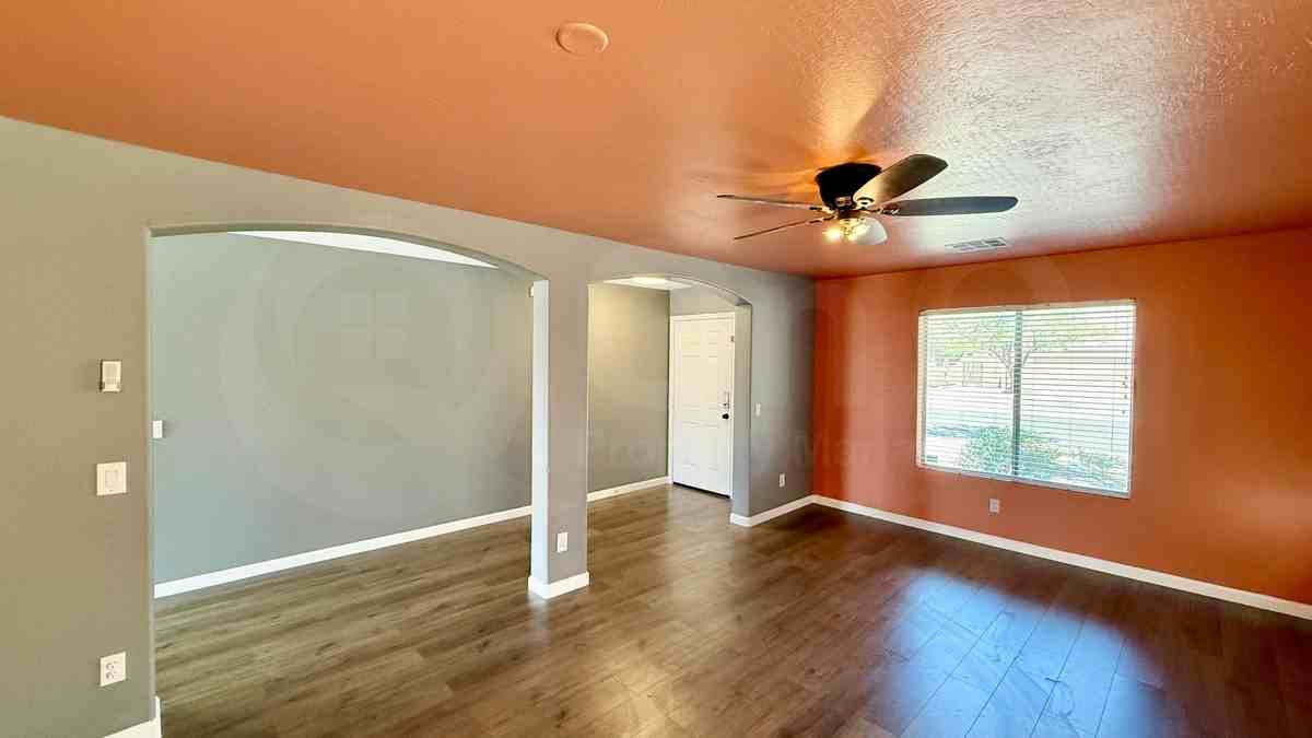 17227 W Hilton Ave - Photo 4 of 25