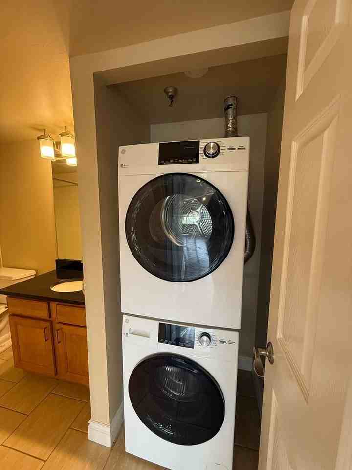 525 S Burdick St #3605 - Photo 2 of 13