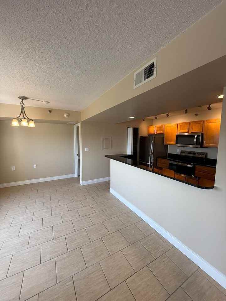 525 S Burdick St #3605 - Photo 5 of 13
