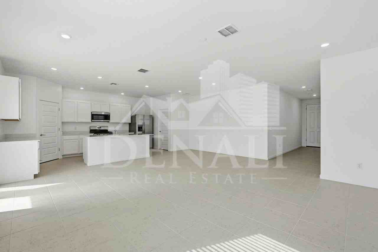 12232 N Manley Ave - Photo 6 of 34