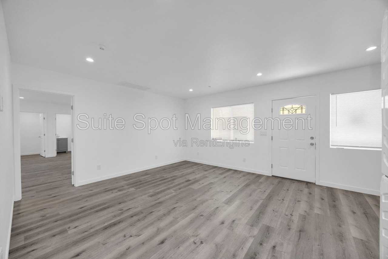 813 Lees Ave - Photo 3 of 4