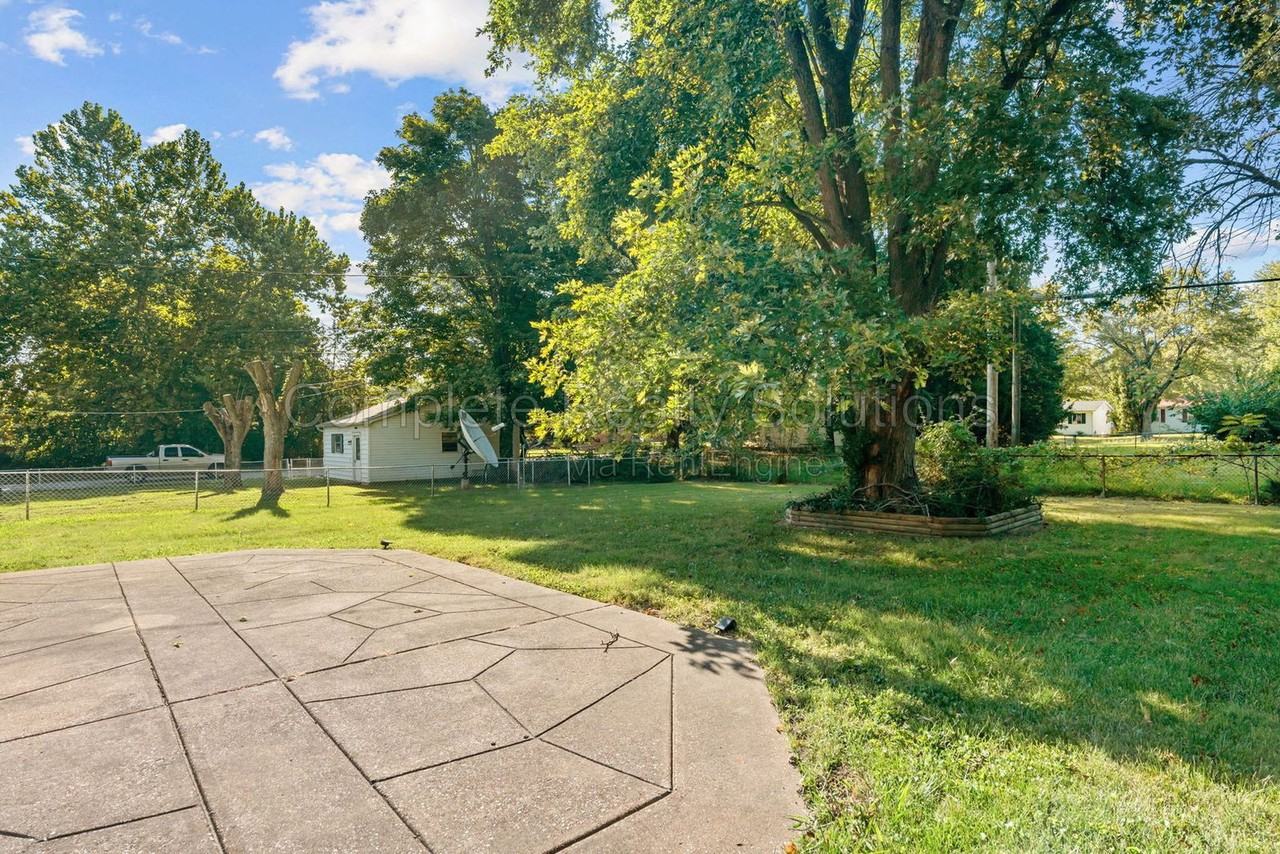 1404 Farmview Ave - Photo 3 of 36