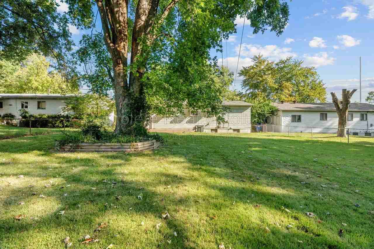 1404 Farmview Ave - Photo 5 of 36