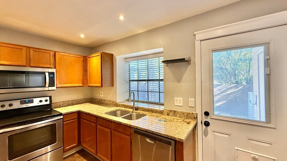 921 W University Dr #1047 - Photo 3 of 14