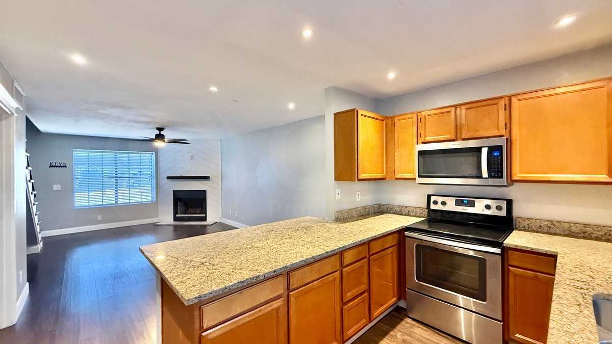 921 W University Dr #1047 - Photo 4 of 14