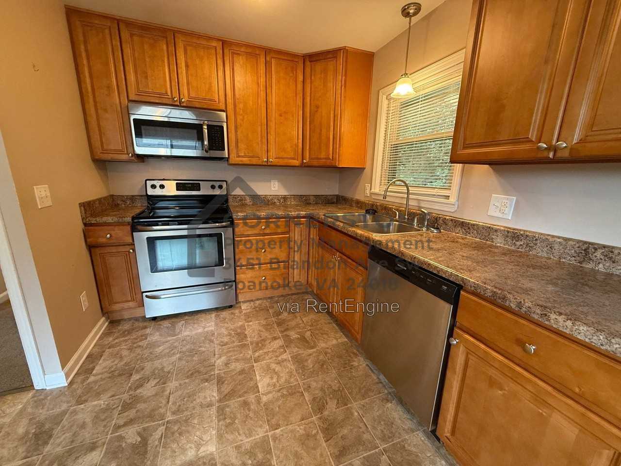 711 Riverland Rd Se - Photo 2 of 14