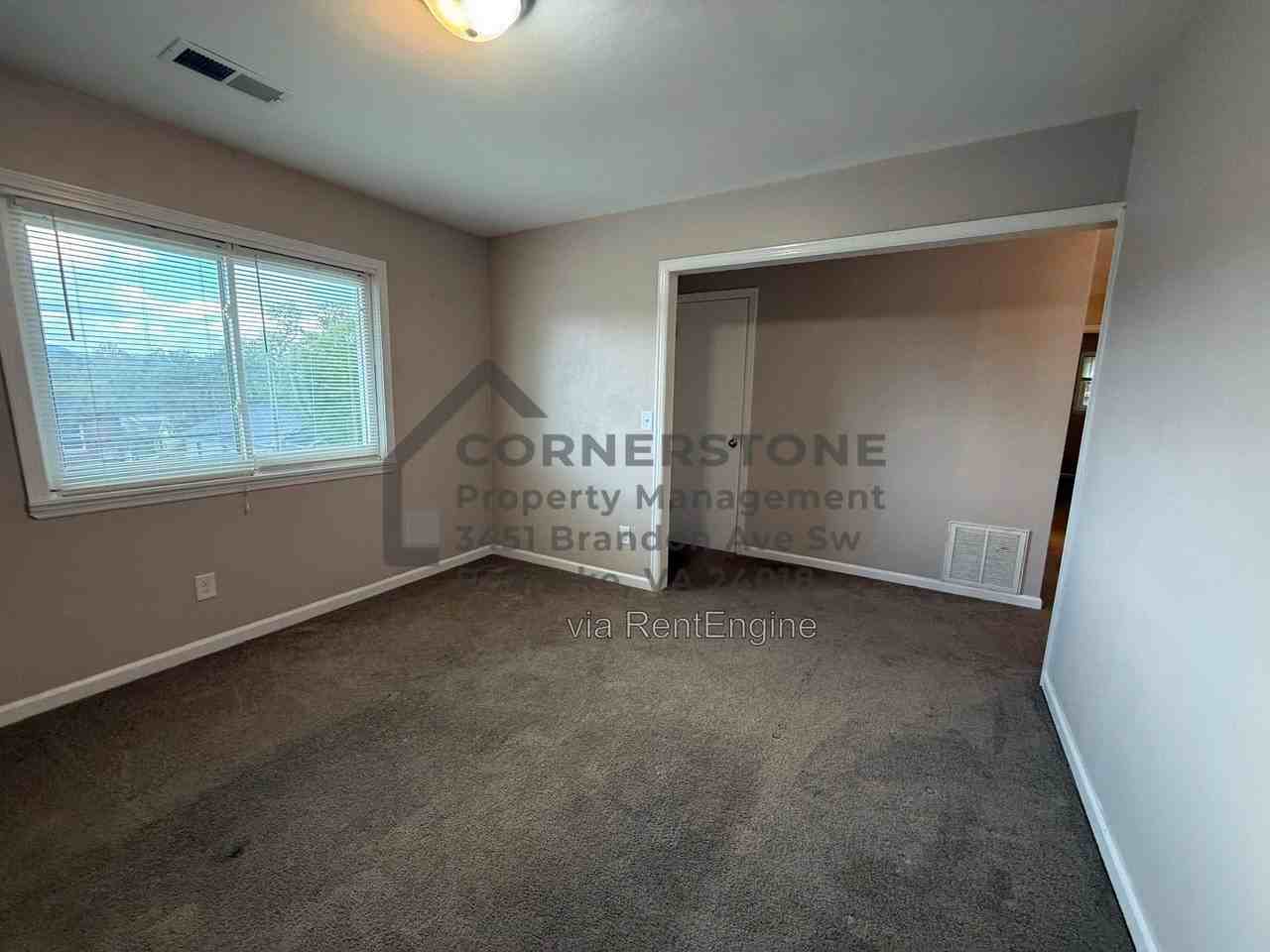 711 Riverland Rd Se - Photo 5 of 14