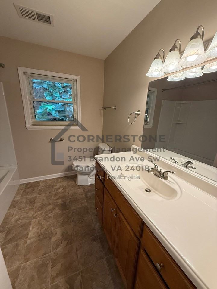 711 Riverland Rd Se - Photo 6 of 14