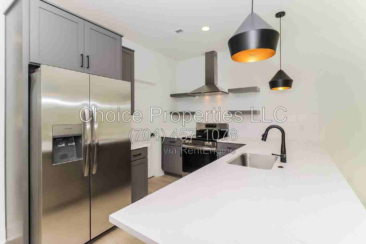 422 Sylvania Ave #B - Photo 2 of 40