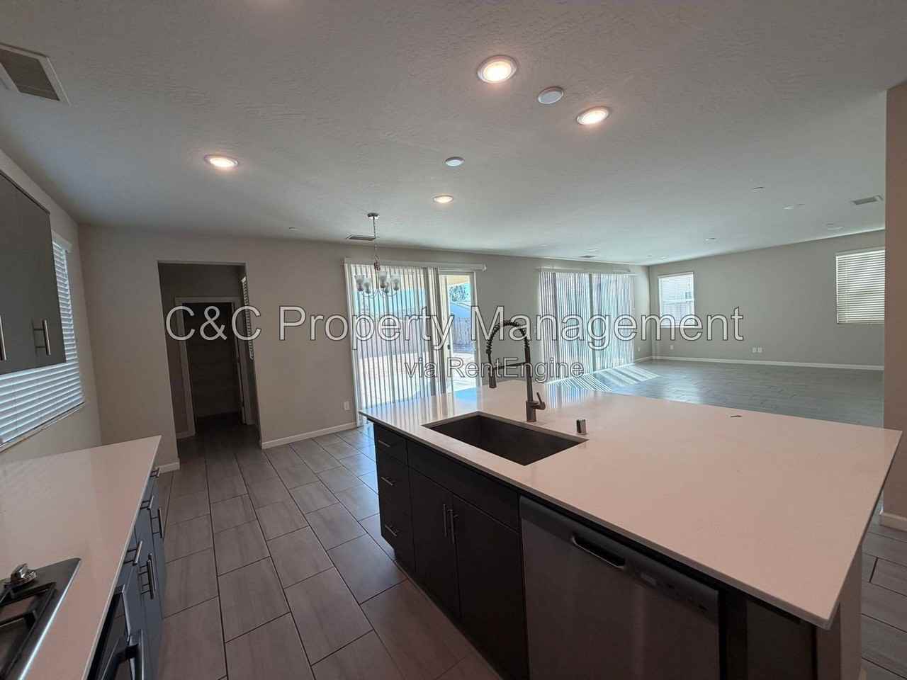 3335 Las Rosas Ave - Photo 3 of 20