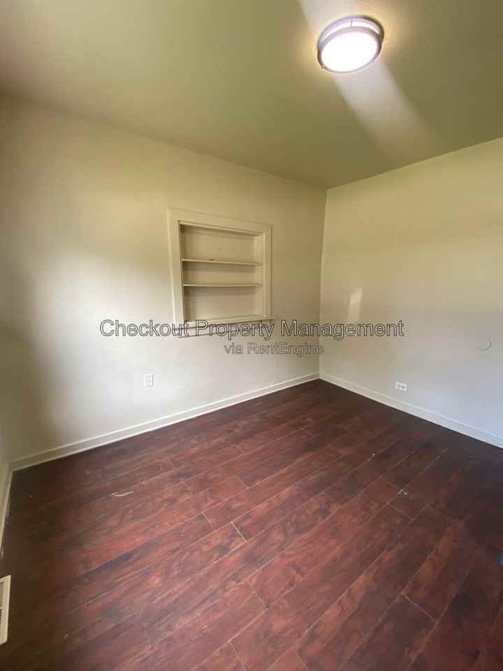 3032 W Tennyson Ave - Photo 4 of 8