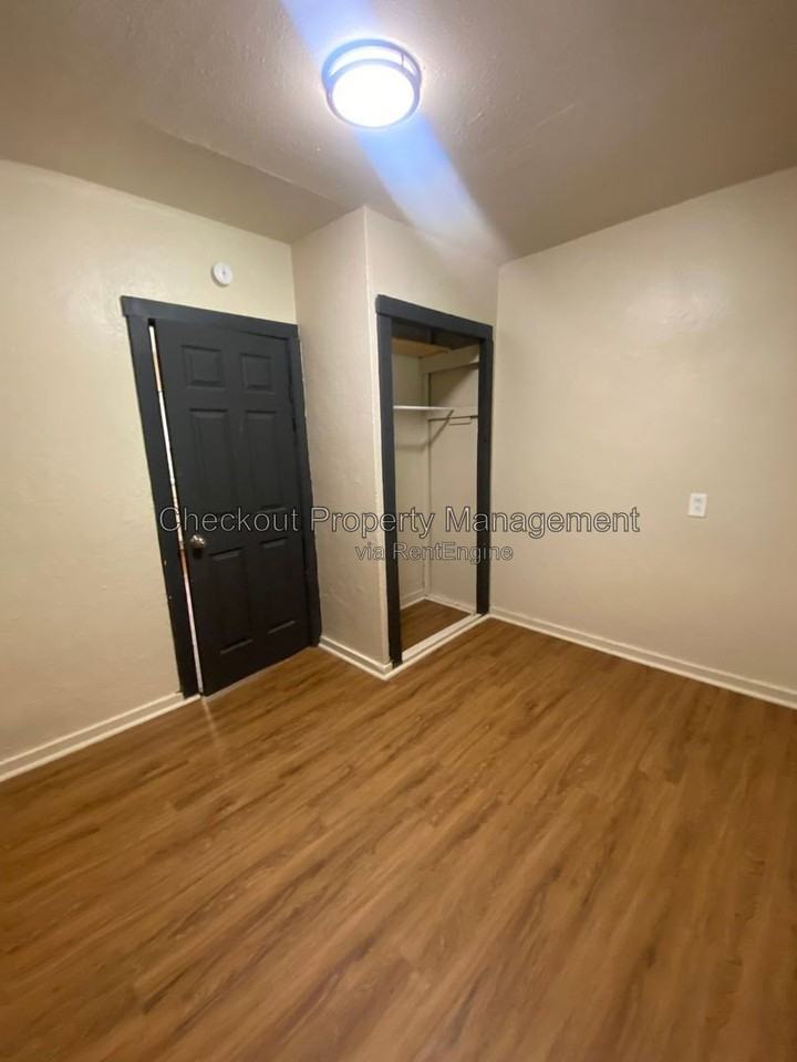 3032 W Tennyson Ave - Photo 6 of 8
