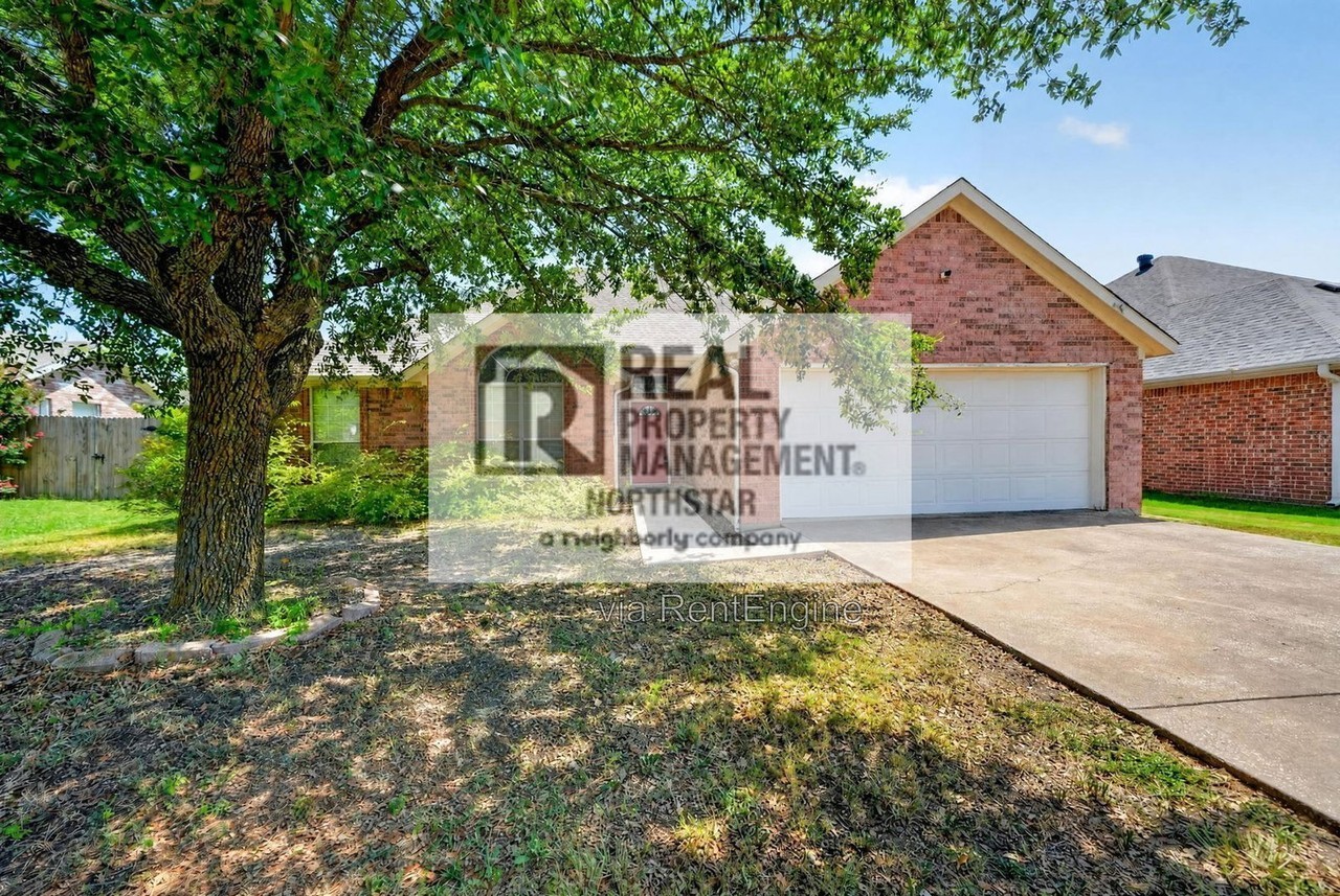 308 Pin Oak Ln - Photo 3 of 35
