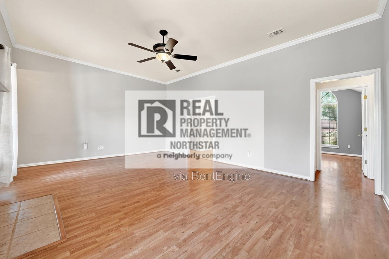 308 Pin Oak Ln - Photo 7 of 35
