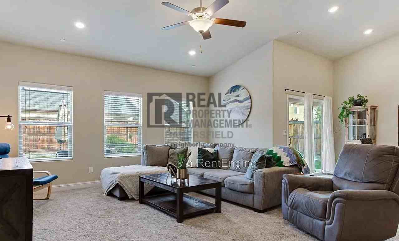9312 Woodbrook Dr - Photo 4 of 17