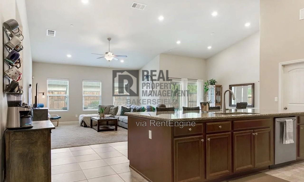 9312 Woodbrook Dr - Photo 5 of 17