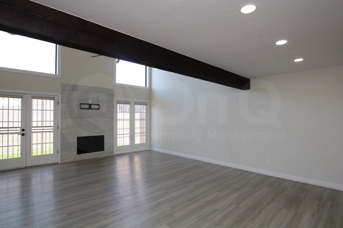5812 N 12th St #20 - Photo 5 of 16