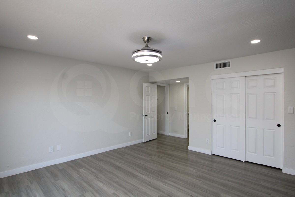 5812 N 12th St #20 - Photo 7 of 16
