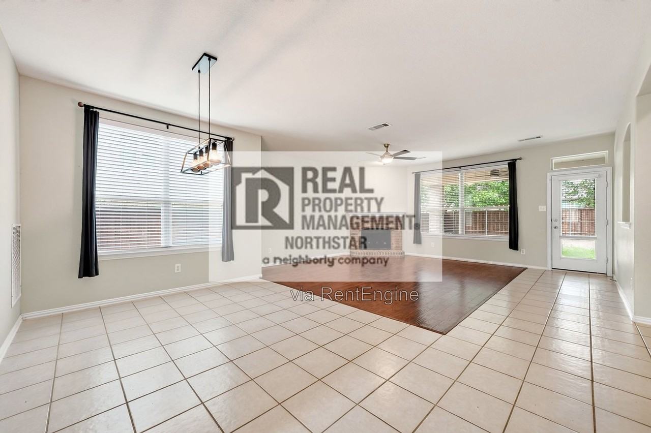 405 Driftwood Ct - Photo 3 of 44