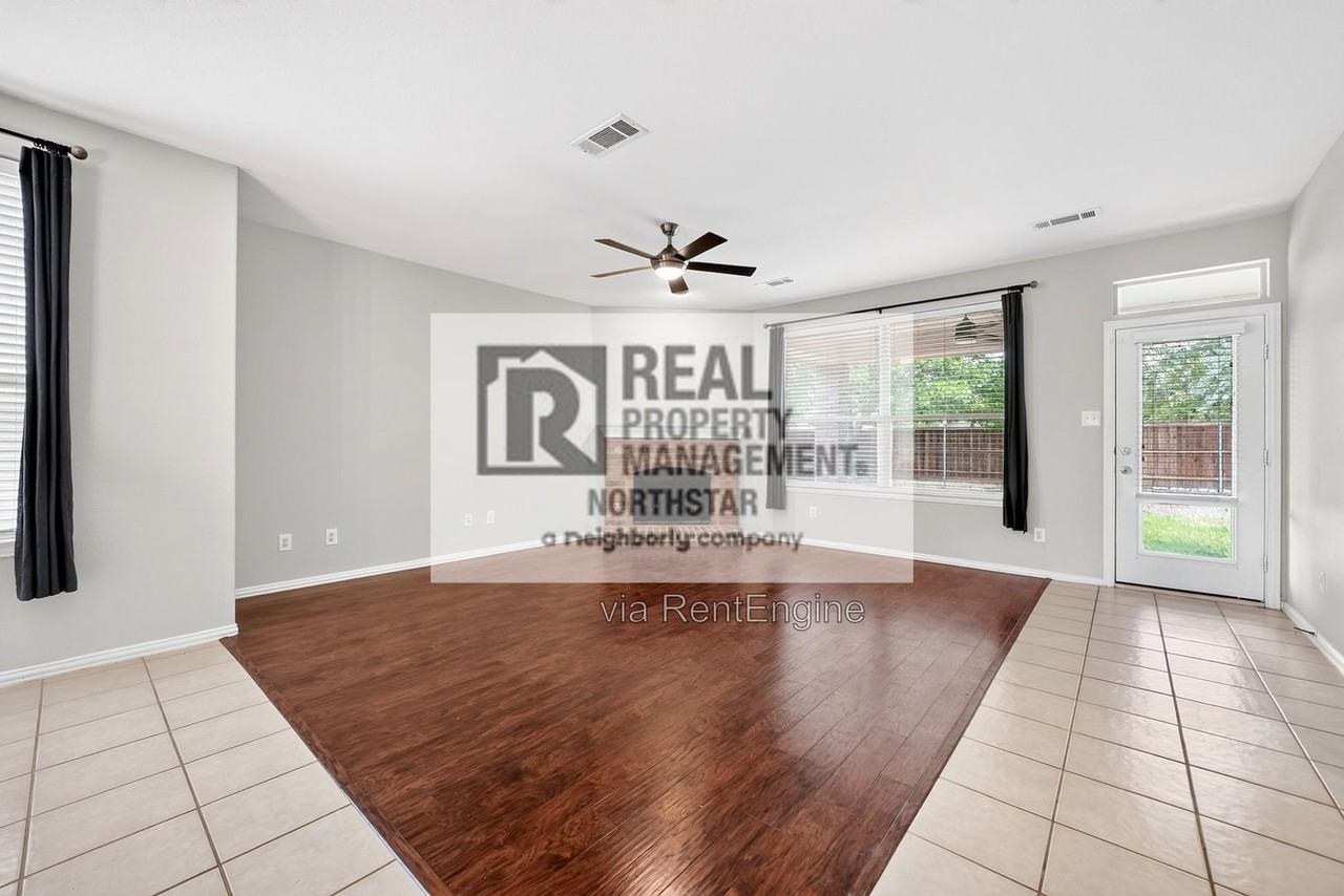 405 Driftwood Ct - Photo 5 of 44