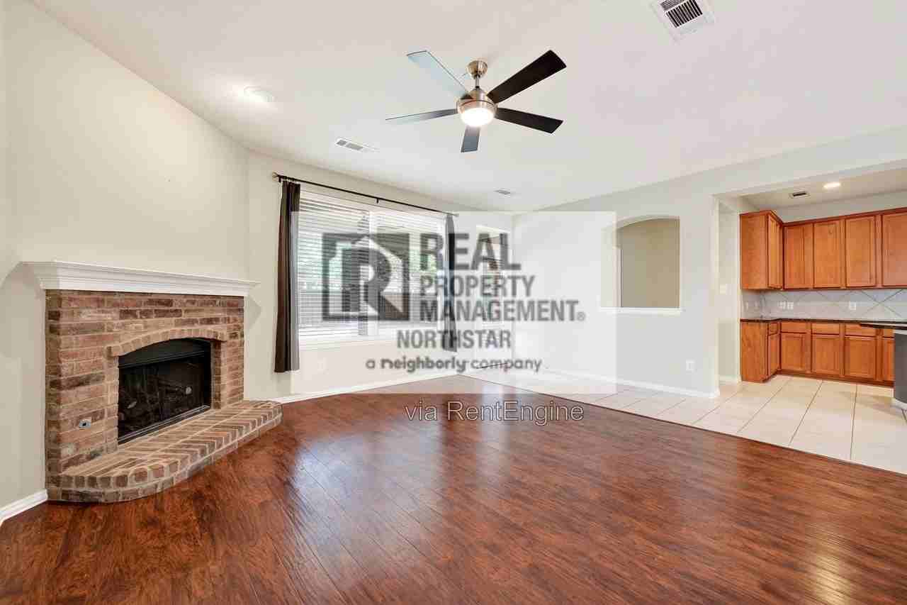 405 Driftwood Ct - Photo 6 of 44