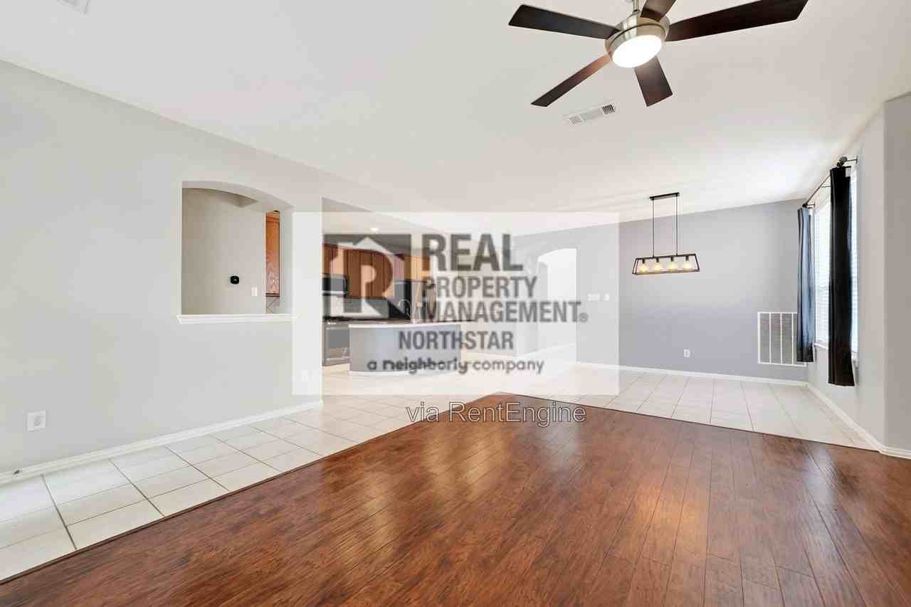 405 Driftwood Ct - Photo 7 of 44