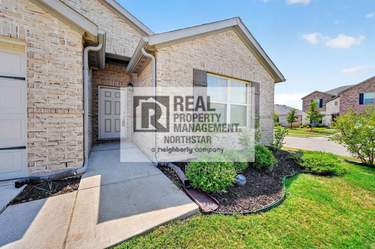 1800 Huisache St - Photo 2 of 41