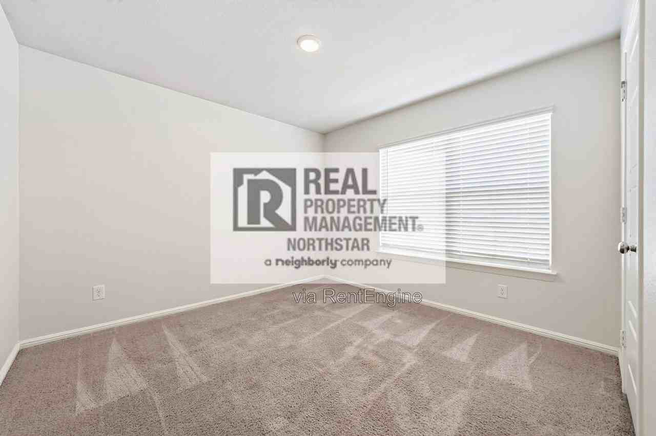 1800 Huisache St - Photo 5 of 41