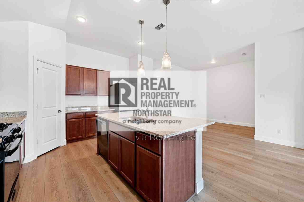 1804 Huisache St - Photo 6 of 42
