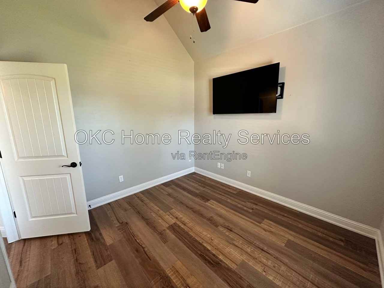 8509 Nw 125th St - Photo 4 of 33